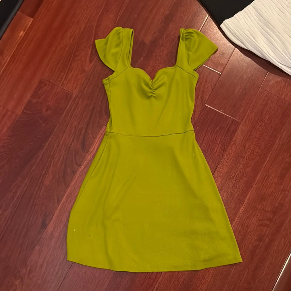 Green body con dress